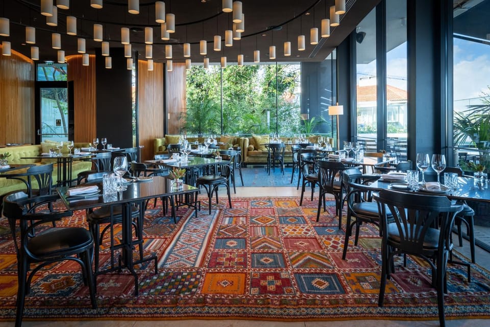 Restaurant/places to eat, Seating area