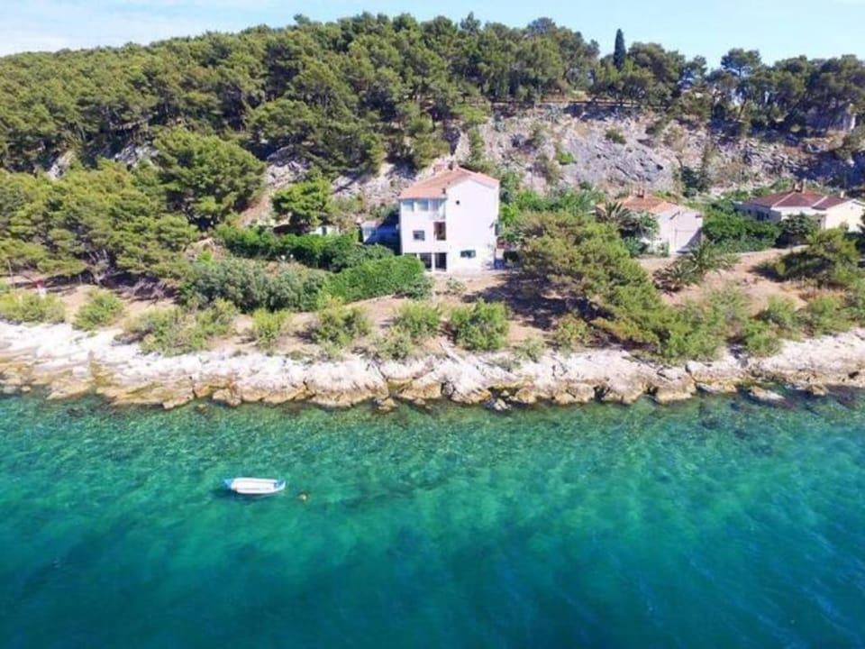Property building, Day, Natural landscape, Mountain view, Sea view