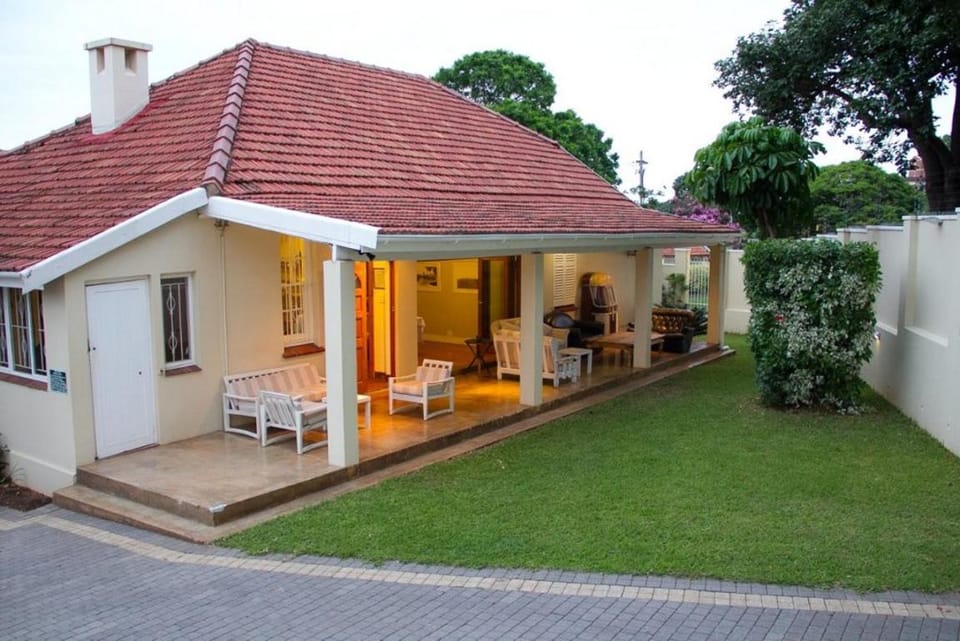 Property building, Patio, Balcony/Terrace