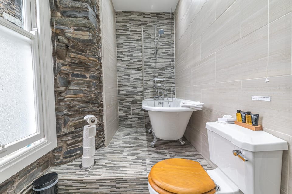 1869 - Room Only Boutique Townhouse Bed and Breakfast in Lake Road