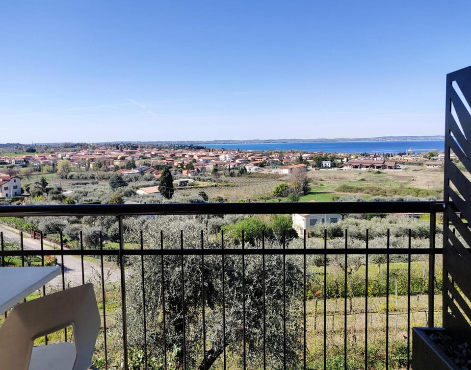 View (from property/room), Balcony/Terrace, Lake view