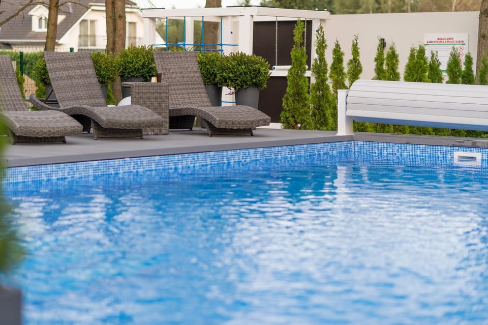 Swimming pool, Swimming pool
