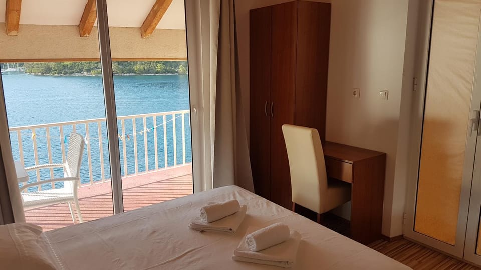 Bed, View (from property/room), Balcony/Terrace, Bedroom, wardrobe