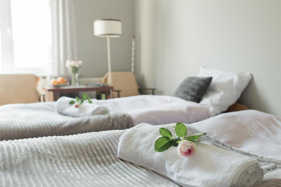 Bed, Photo of the whole room, Bedroom, towels