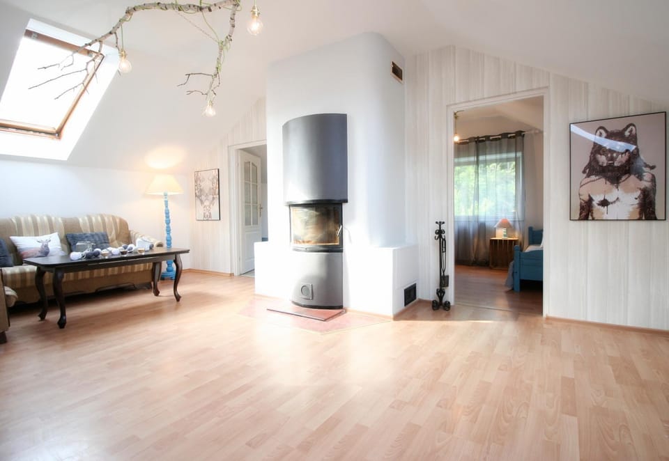 Nearby landmark, Bed, Neighbourhood, Natural landscape, BBQ facilities, Garden, TV and multimedia, View (from property/room), View (from property/room), Living room, Photo of the whole room, Seating area, Dining area, Beach, On site, Garden view, Garden view, Area and facilities