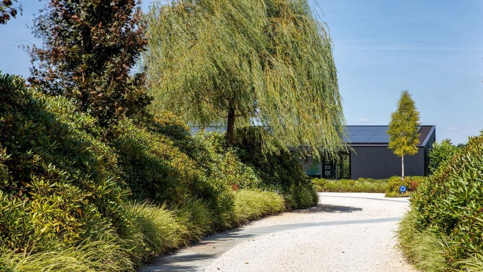 Property building, Facade/entrance, Other, Parking