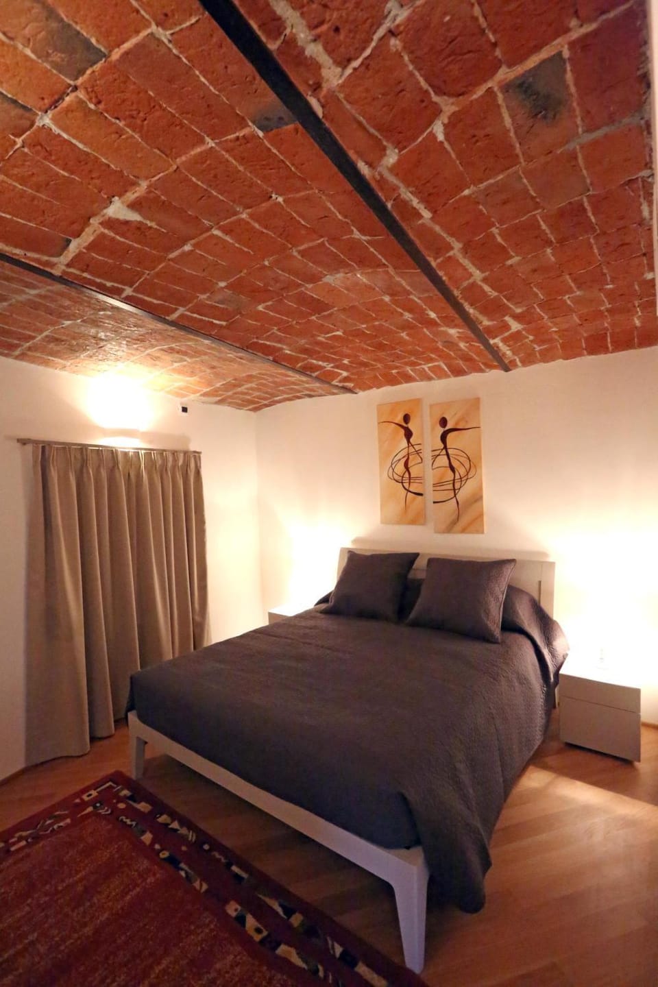 Photo of the whole room, Decorative detail