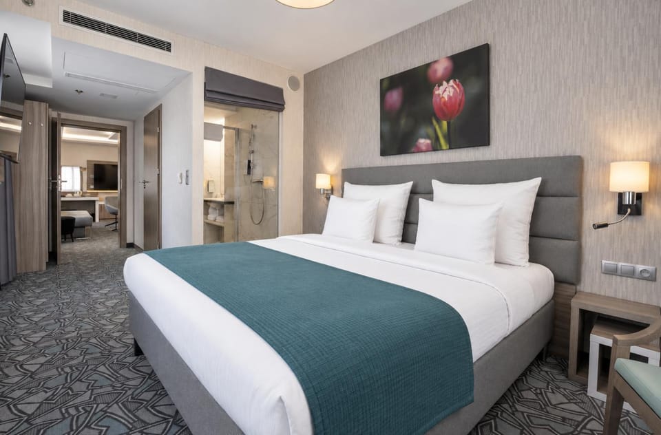 Bed, Photo of the whole room, Bedroom, air conditioner