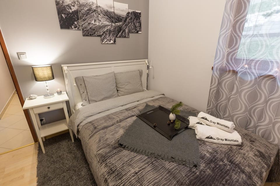 Bed, Photo of the whole room, Decorative detail, Bedroom