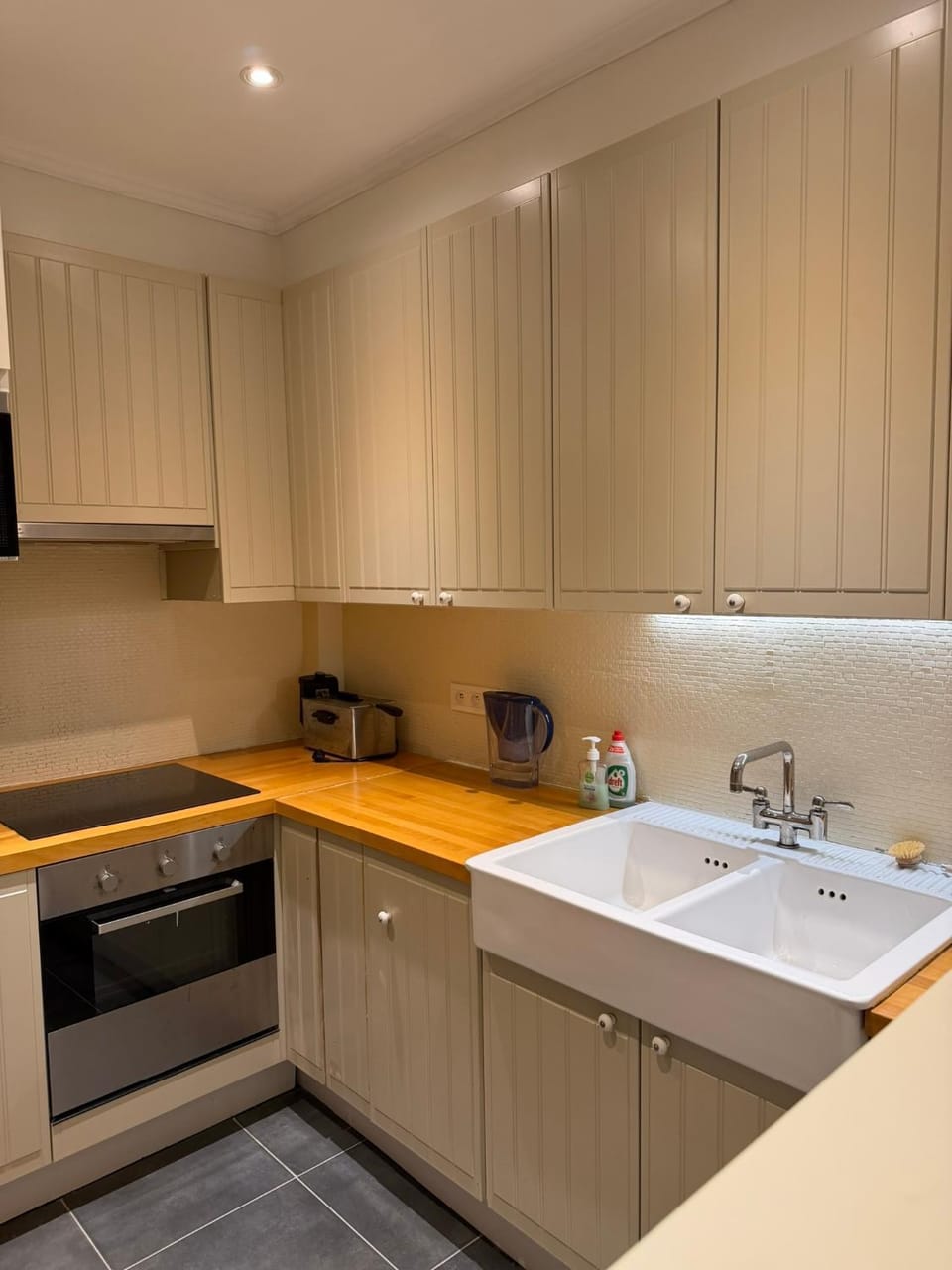 Kitchen or kitchenette, dishwasher