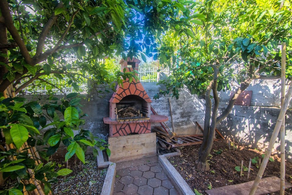 Patio, BBQ facilities