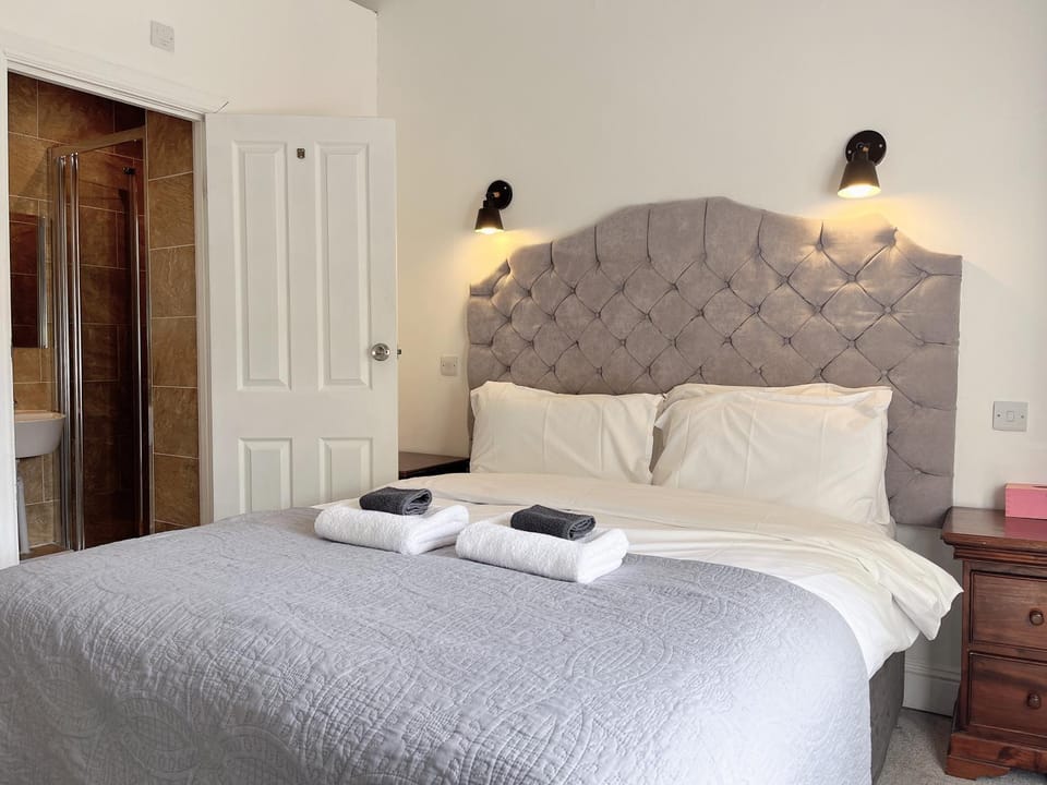 Allison House 16 Bed and Breakfast in Edinburgh