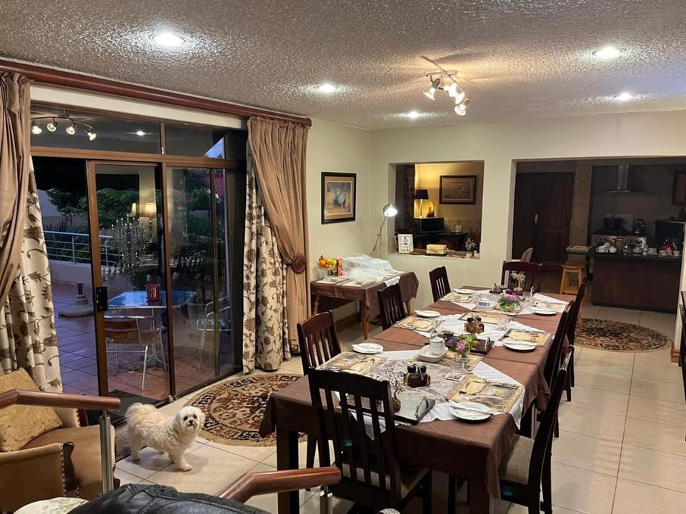 Restaurant/places to eat, Seating area, Dining area, Dinner, Internal: Not applicable to any particular room