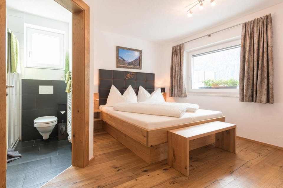 Staff, Bathroom, Photo of the whole room, Bedroom, Mountain view