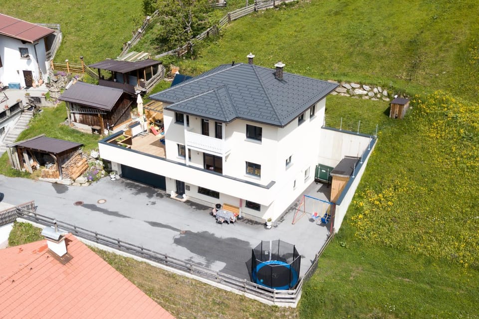 Property building, Staff, Spring, Day, Property logo or sign, Neighbourhood, Bird's eye view, Text overlay, Street view, Location, Parking