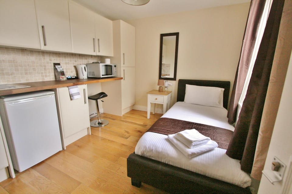 Photo of the whole room, Bedroom