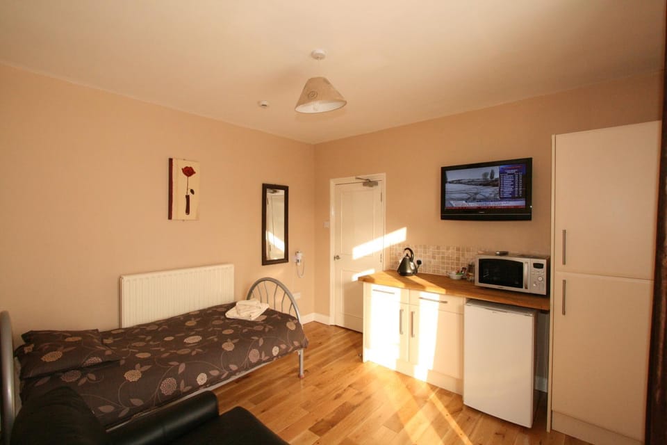 Bed, Kitchen or kitchenette