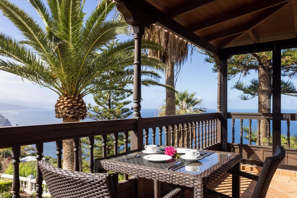 View (from property/room), Balcony/Terrace, Landmark view, Sea view