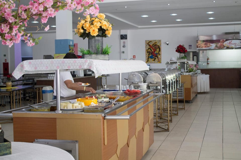 Restaurant/places to eat, Buffet breakfast