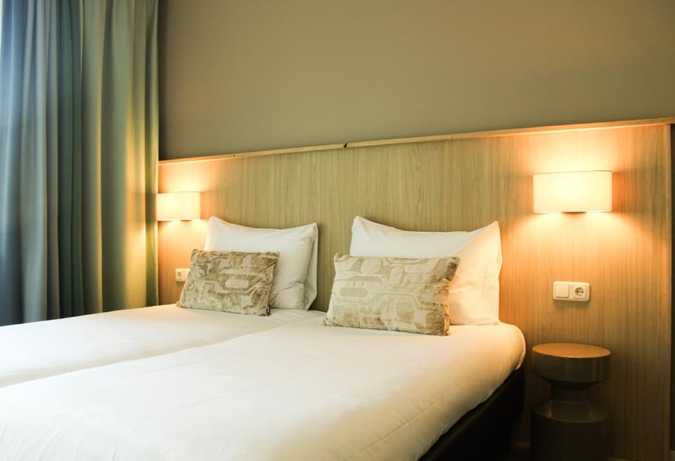 Bed, Living room, Bedroom