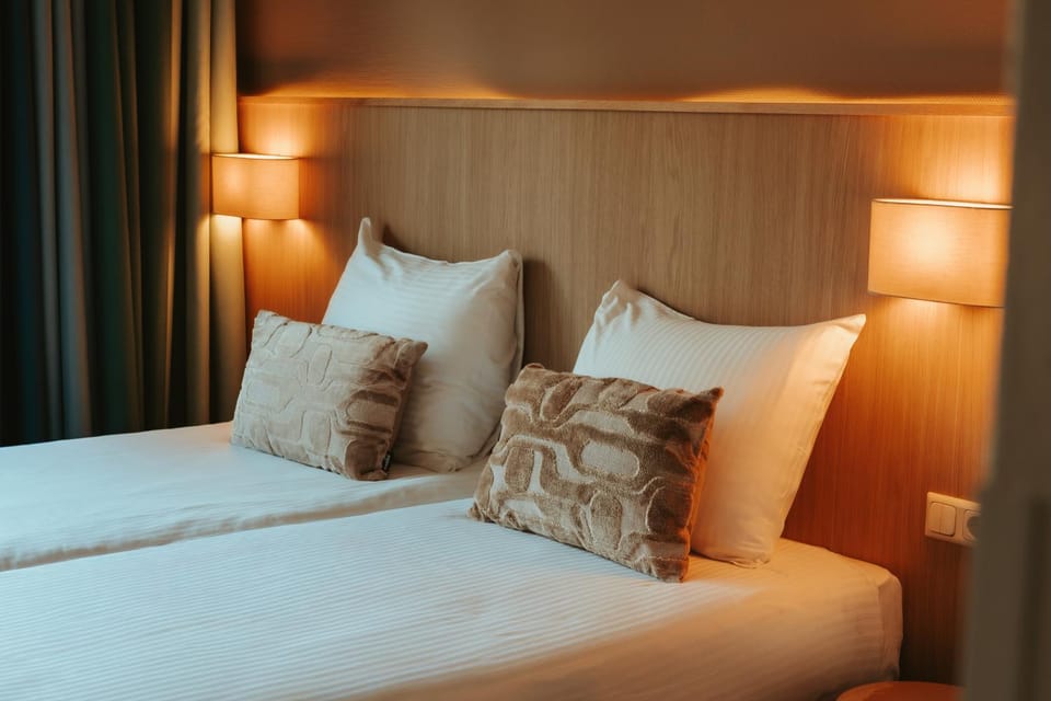 Bed, Living room, Bedroom