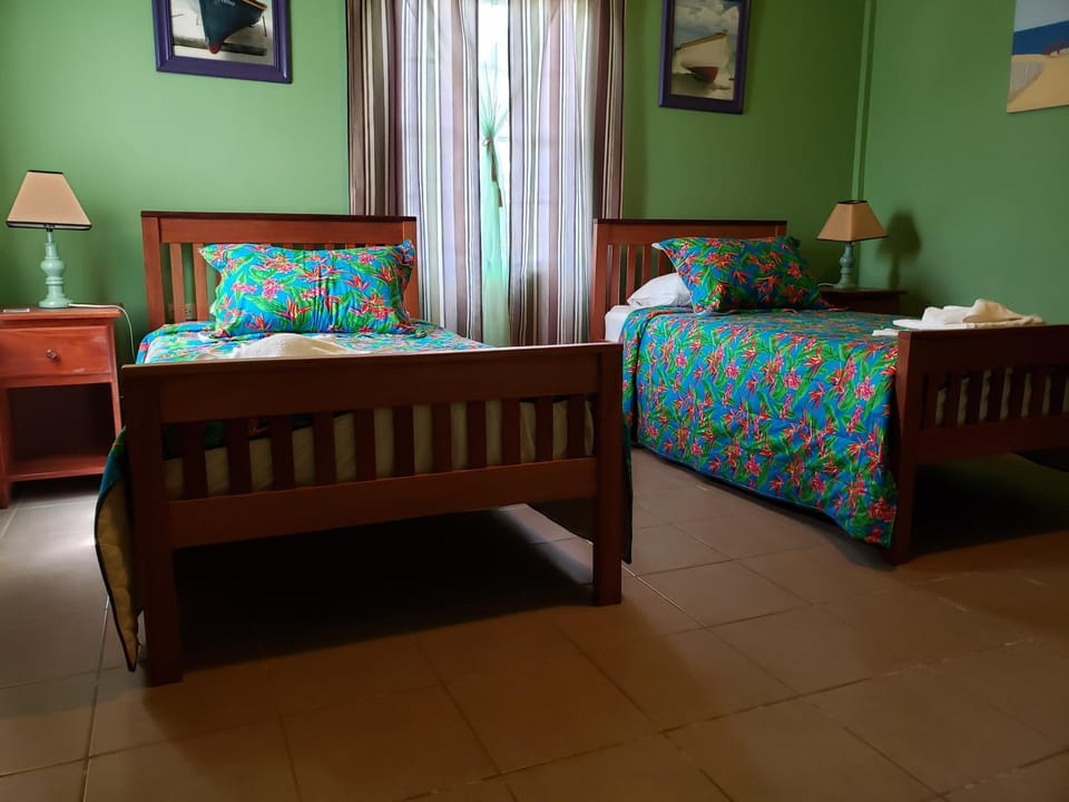 SLO-N-EZ Villa- Gold Standard Certified Villa in Belize District