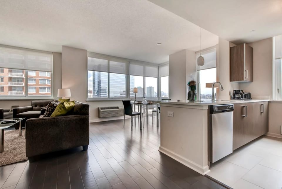 Kitchen or kitchenette, Photo of the whole room, Seating area, Dining area