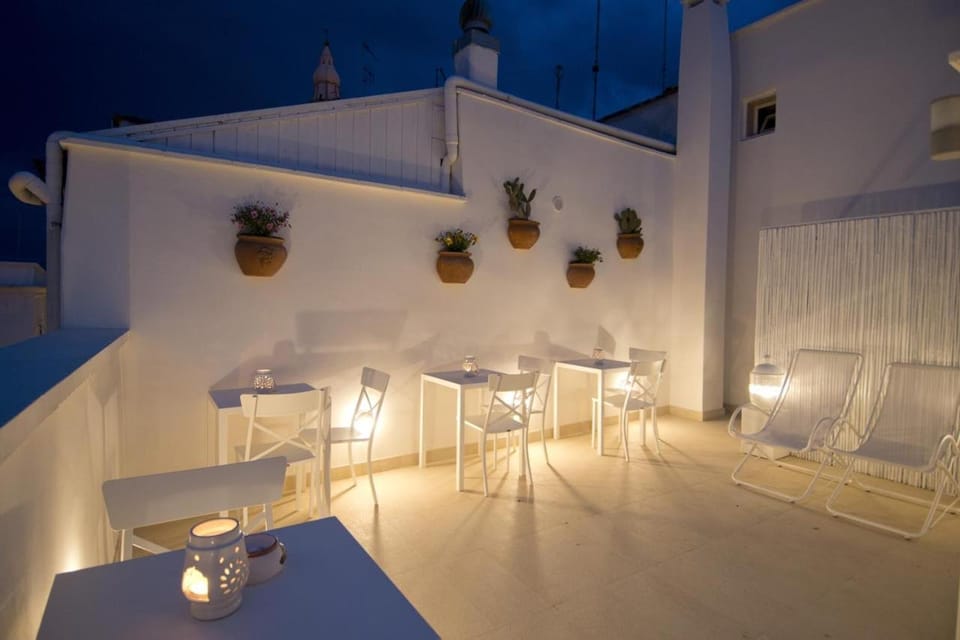 Restaurant/places to eat, Night