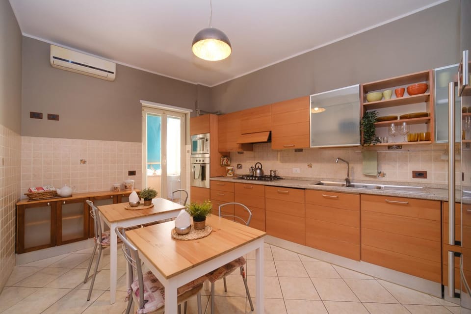 Dining area, Communal kitchen