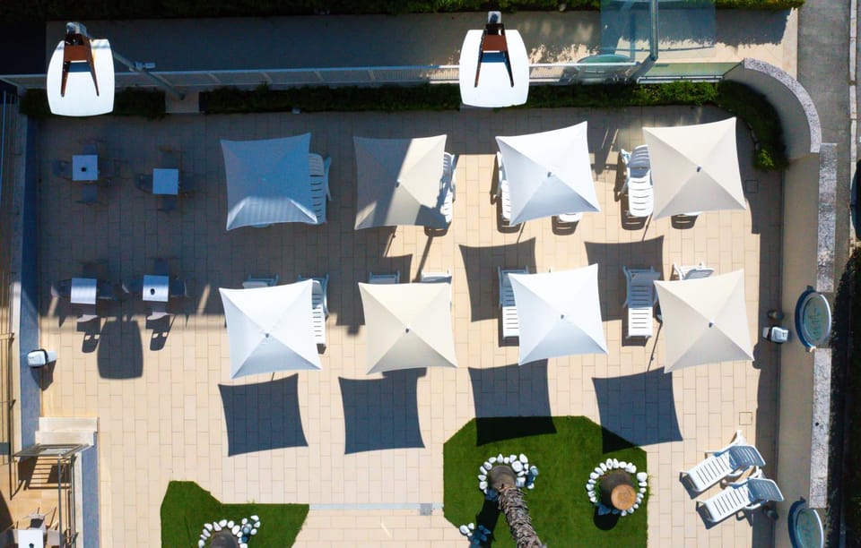 Bird's eye view, sunbed
