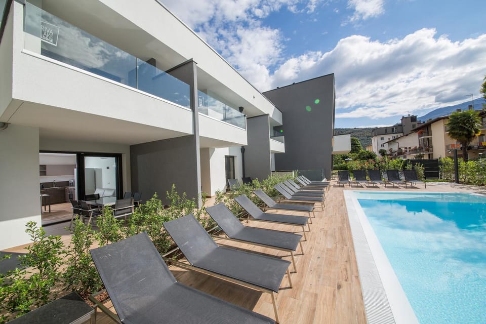 Restaurant/places to eat, Place of worship, Swimming pool