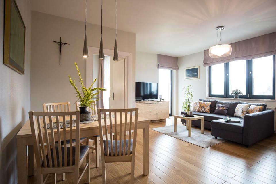 Living room, Seating area, Dining area