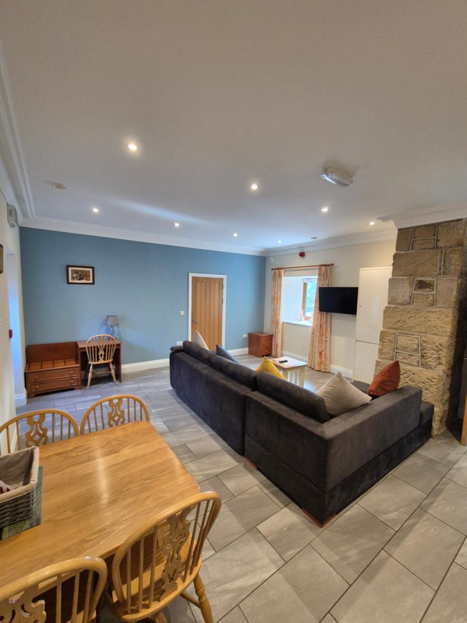 Living room, Dining area