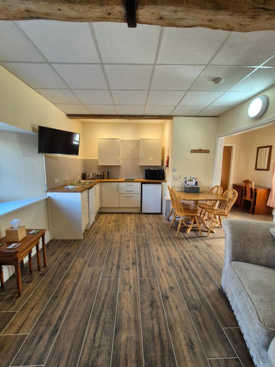 TV and multimedia, Kitchen or kitchenette, Living room, Dining area