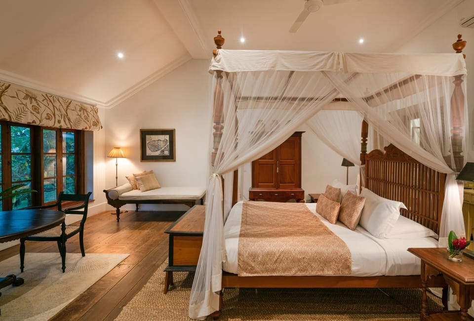 Bed, Seating area, Bedroom