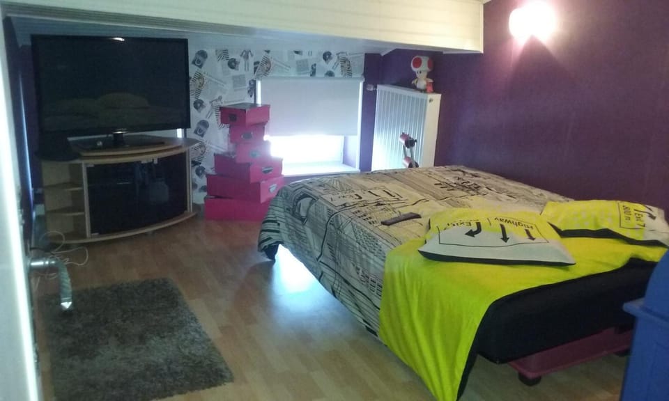 Bed, Bedroom, River view
