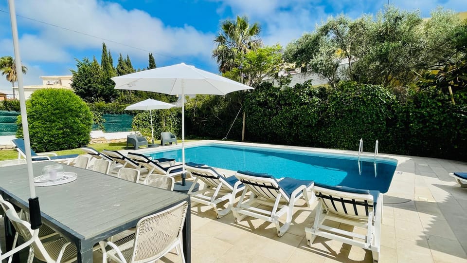 Patio, Garden view, Pool view, Swimming pool, sunbed