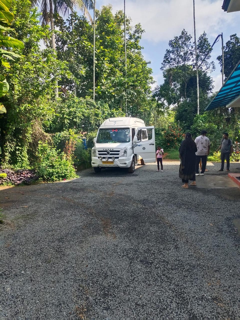 group of guests, Parking