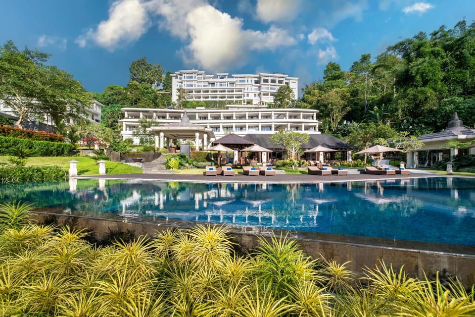 Property building, Nearby landmark, Day, Natural landscape, Garden, Garden view, Pool view, Swimming pool, sunbed