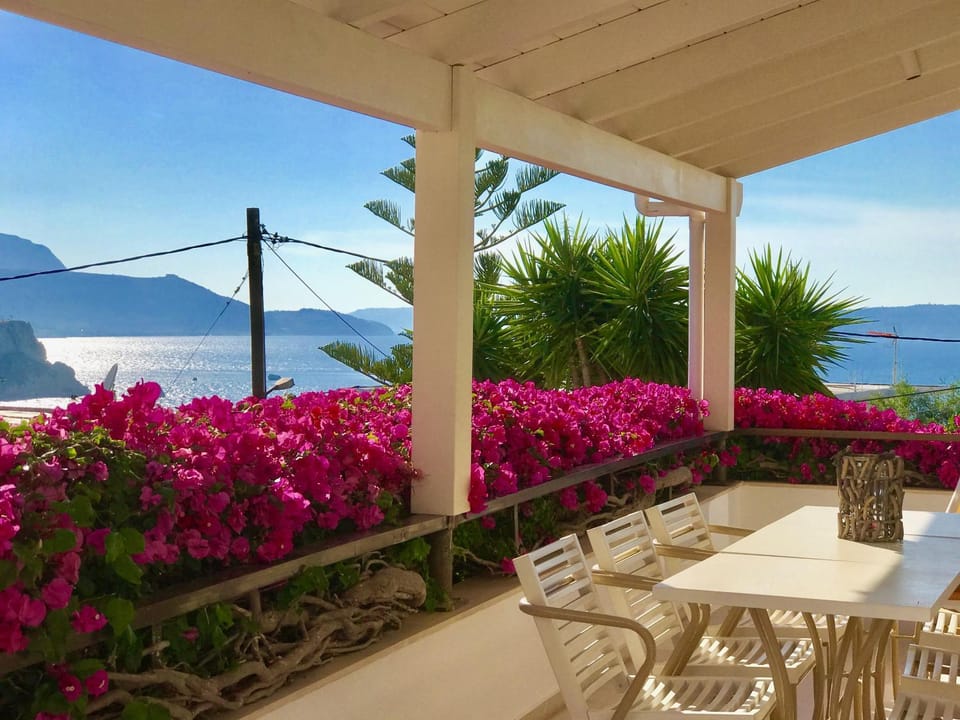 Balcony/Terrace, Balcony/Terrace, Mountain view, Sea view