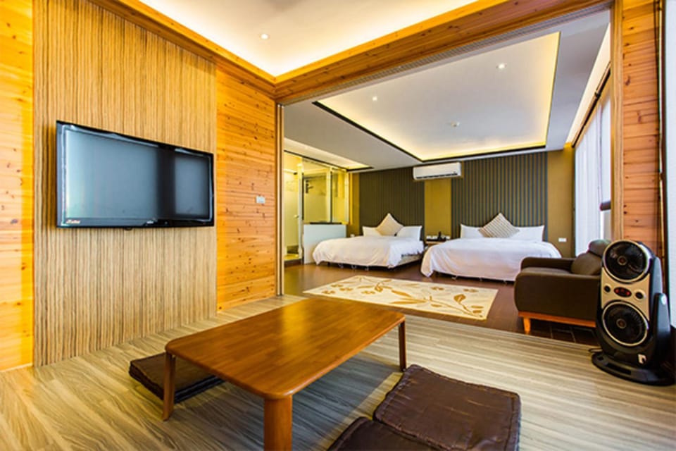 Bed, Seating area, Bedroom