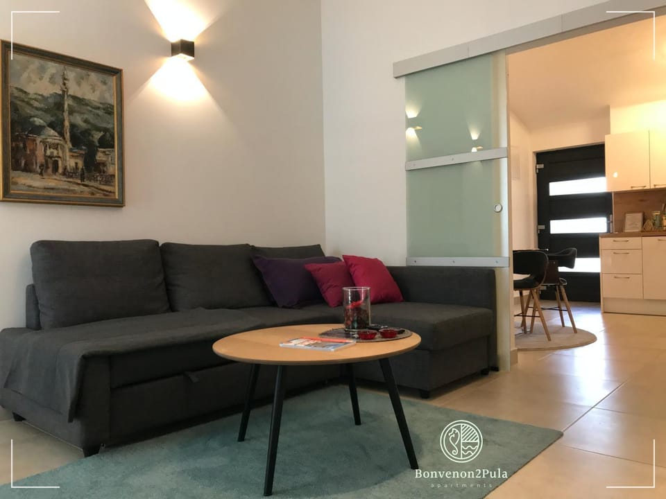 Kitchen or kitchenette, Living room, Decorative detail, Dining area