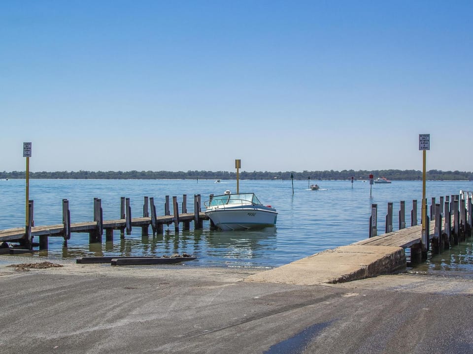 Twin Waters Caravan Park Campground/ 
RV Resort in Dawesville