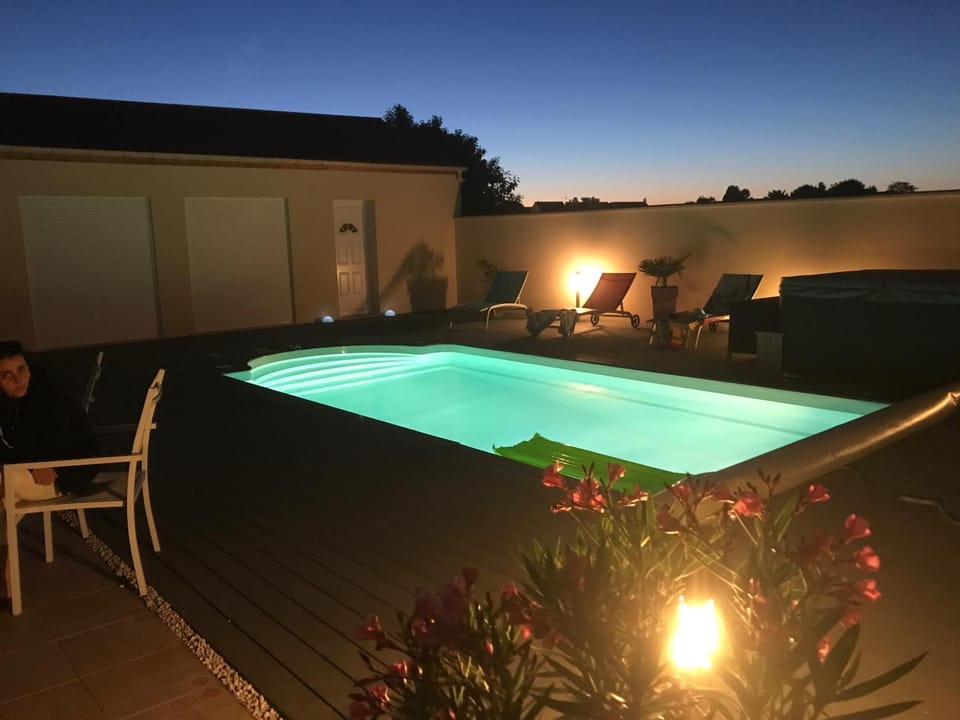 Swimming pool, Swimming pool