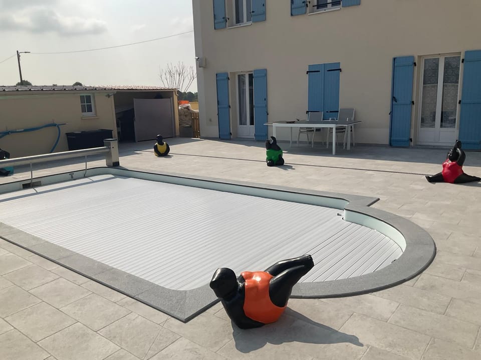 Property building, Swimming pool