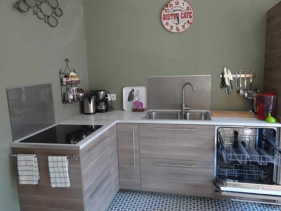 Kitchen or kitchenette, Decorative detail