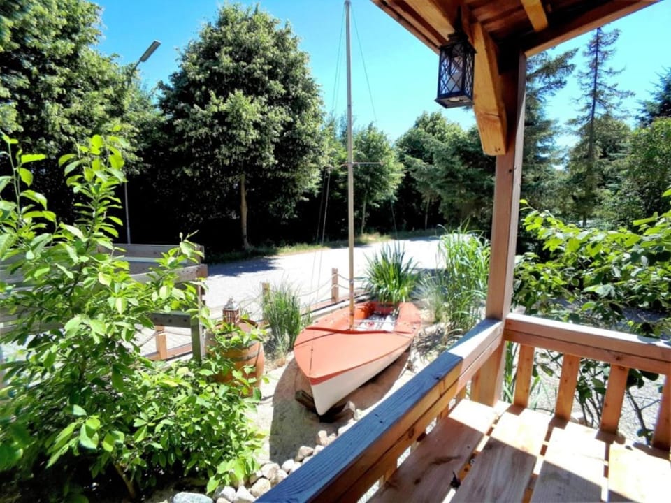 Balcony/Terrace, Street view