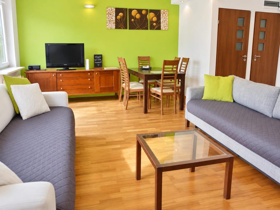 TV and multimedia, Living room, Dining area