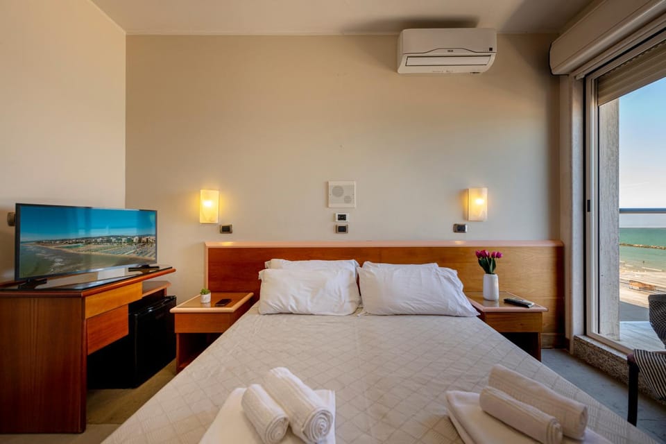 Bed, Bedroom, Sea view, air conditioner