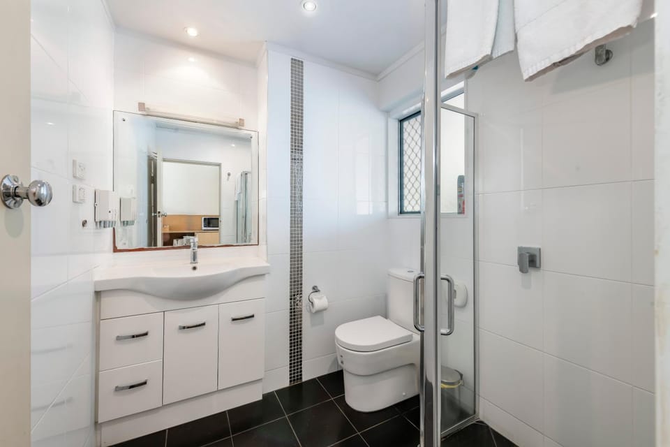 Shower, Bathroom, towels